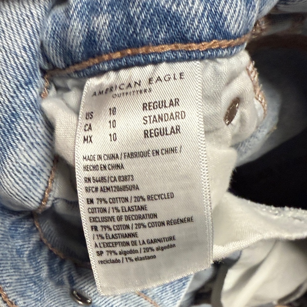 American Eagle Outfitters Light Blue Ripped Jeans - Picture 4 of 4